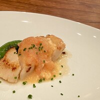 けやき坂 - ホタテ貝のソテー　トマトチリバターソース