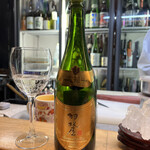 醍醐 - 羽根屋のスパークリングをワイングラスで‼️