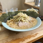 東港ラーメンショップ - ネギミソチャーシュー中トッピング後