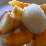 YAMA - パイナップル、オレンジ、メロンと白梅のソルベの盛り合わせです