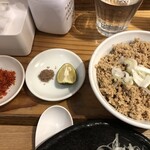 麺屋鈴春 - 藻塩・酢橘+鶏挽肉丼