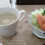 アレーズカフェ アン - ランチセットのスープとサラダ