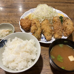 とんかつ ゆたか - カキフライ定食　ヒレカツ1個追加。左端が、ヒレカツ。