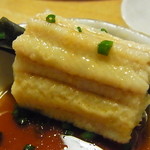 高はし - 醤油ベースのタレにつけて