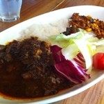 GHEE - ビーフカレー＋キーマカレー 盛り合わせ（M）