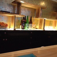 いわ志 本店 - 店内は綺麗なカウンターと、奥には秘密の部屋が。。