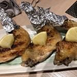 鶏飛人 - 手羽先　結構大きい！