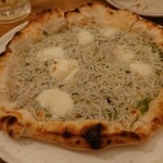 Pizzeria&Trattoria giggi - シラスと生海苔クリームピザ 1,260円