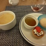 Il Azzurri - 私のデザートピスタチオのプリンみたいなのがめっちゃ美味しい