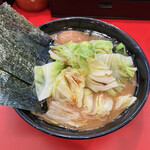 ラーメン 杉田家 - ラーメン 並、味玉、キャベツ