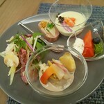 Il Azzurri - ガラスの小皿に盛り付けられているのでお皿に取ってもキレイ