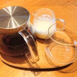 マザームーンカフェ - オーガニックブレックファーストティー
      
      　　　　　　（ ミルク付き ）￥380
      
      