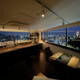 大阪湾が一望できる夜景を眺めながらのお食事は記念日に最高