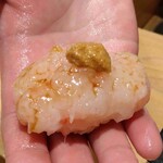 鮨 乃すけ  - 甘エビ(肝乗せ)