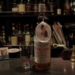 DEN - デュワーズ特級とデュワーズのグラス