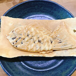 Taiyaki Kanda Daruma - 羽根付きたい焼き(つぶあん)_¥200