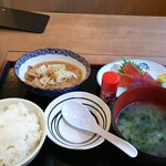 Isomaru Suisan - もつ煮と刺身定食