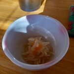 沖縄料理 美ら結 - お通し 大根の酢の物