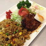 キッチンふるはし - ドライカレー・ハンバーグ 目玉焼き付（１，２５０円）これに味噌汁が付きます。２０１３年６月