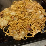 Okonomiyaki Yakisoba Fuugetsu - 焼きそばセットの焼きそばは 豚イカ大盛り卵別添え