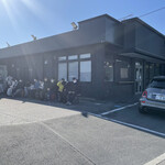 ヨコクラストアハウス - 祝日、退店時12:43。行列は途絶えることない！