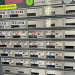 ヨコクラストアハウス - メニューはラーメンとつけ麺。ご飯ものはなし。