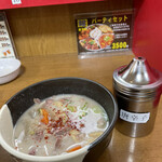 十八番 - 具沢山のかす汁に唐辛子トッピング