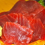 上まぐろぶっかけ盛り 横からアップ　お替わりしたい！