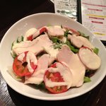 バル デリコ - ボイルチキンとフルーツトマトのサラダ