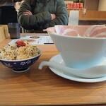 麺処 八貝 - 貝出汁チャーシューそばセット横から