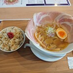 麺処 八貝 - 貝出汁チャーシューそばセット(八貝昆布飯)