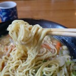 味処佐和 - 中細縮れ麺は定番ですが美味しい