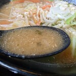 味処佐和 - ほお！中々良いですね！少し味噌の酸味があり、ニンニク粉と相まって王道の味がします。