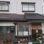 味処佐和 - 年季が入って来た外観。