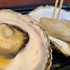 木島商店 - 焼き牡蠣【レモスコ】
酸っぱ辛い調味料として少しずつ認知されつつあります
予想はしてましたが、焼き牡蠣の焼きは甘いというか緩いというか・・・
しかし【レモスコ】で強制的に引き締めました
( *´艸｀)