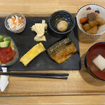 Saishoku Kembi - 菜食健美ランチ(¥1320)
                      サラダはリンゴと山芋をクリームチーズで和えたもの。卵焼きは中にナスが入っています。