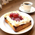 C-Cafe - ごろっといちごジャムトースト（650円）＆ホットコーヒー（250円）