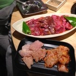 やきにく番長 天満店 - 盛り合わせ2400円とてっちゃん、ミノ