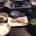 肘折温泉丸屋旅館 - 朝ごはん 焼きたてのカワマスがふっくら