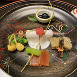 Akasaka Kikunoi - 八寸　花びら寿司、唐墨、黒豆、くわい、千車唐の味噌漬け、子持ち昆布、ごまめ