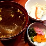 天錦 - 小鉢、味噌汁、ご飯