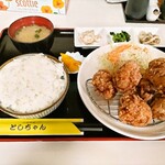 お食事＆居酒屋　としちゃん - 鶏の唐揚げ定食（7個）800円