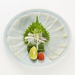 Specialty store's commitment: Swimming (Torafugu sashimi)