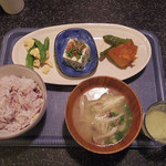 YUMYUM - 【ランチ】 お豆腐屋お野菜をたっぷり使ったヘルシー定食　豚の生姜焼き　\800