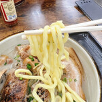 沖縄そば なかざ家 - なかざ家そば（麺リフト）