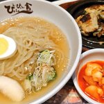 ぴょんぴょん舎　オンマーキッチン - 盛岡冷麺とチヂミのセット