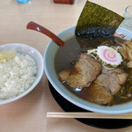 ラーメンさんぱち - 元祖正油ラーメン＋中ライス