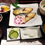 ごはん処　矢尾定 - 塩サバ定食950円