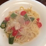PASTAVOLA - 帆立とヤリイカとオクラのオイルベースパスタ