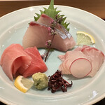 鮨 天使 - 縞鯵（コリっとしつつ脂身もあり）中トロ、本鮪、平目（もっちりと厚みもあり）、鯛（瀬戸内産、歯切れよく身の締まりがいい）